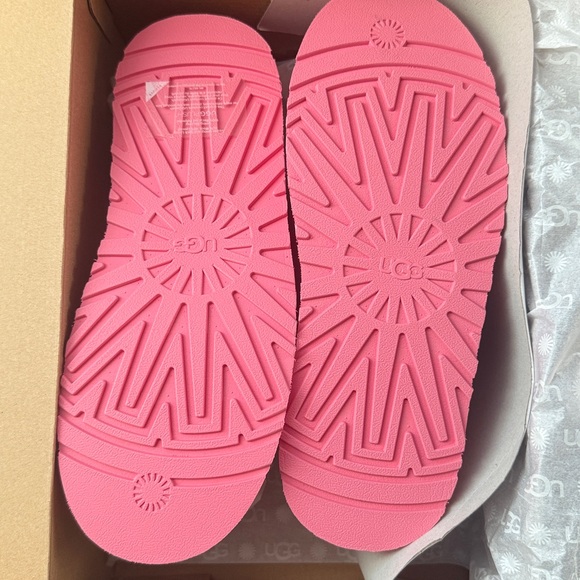 UGG Vibrant Pink Platform Slippers - Picture 6 of 7